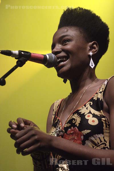 NOISETTES - 2008-06-08 - PARIS - La Cigale - Shingai Elizabeth Maria Shoniwa